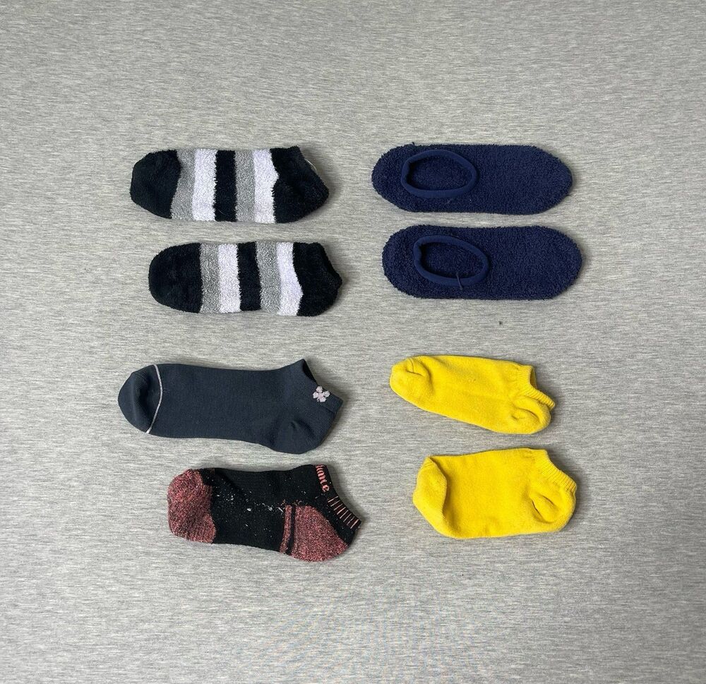 Lucky Brand Women’s Mismatched 8 Ankle Socks